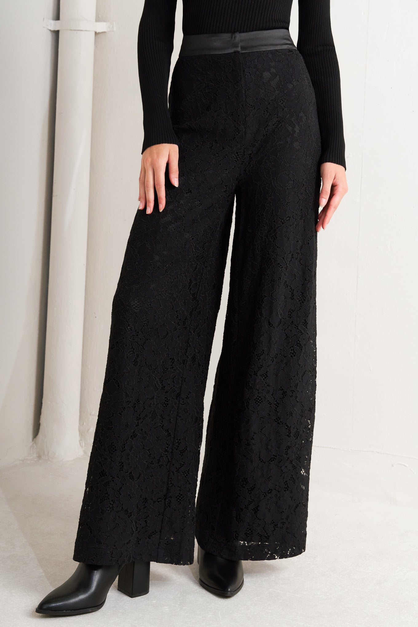 Shadow Glam Woven Lace Pants | Black