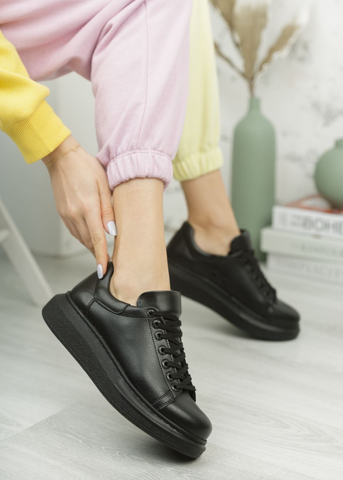 Women's Pluto Sneakers | Onyx Black