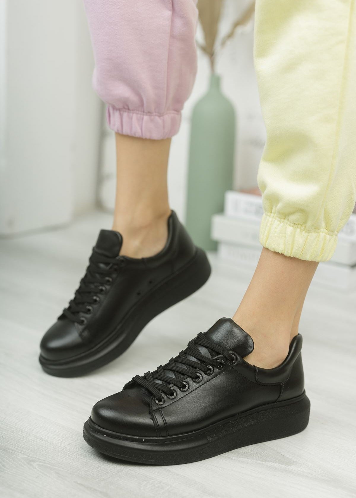 Women's Pluto Sneakers | Onyx Black