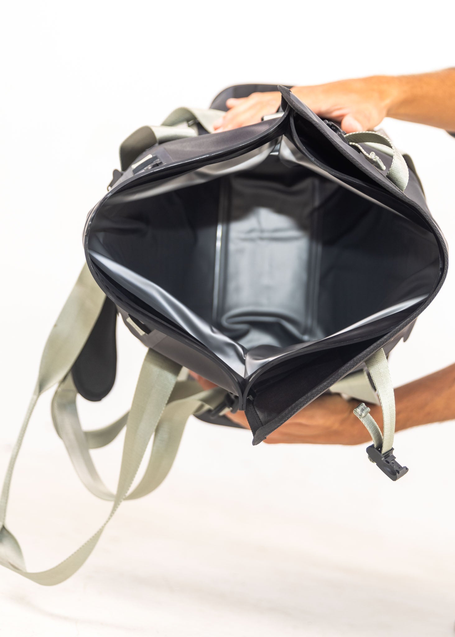 Dry Pocket Auto-Sealing Waterproof Floating Scent Proof Tote Cooler Black