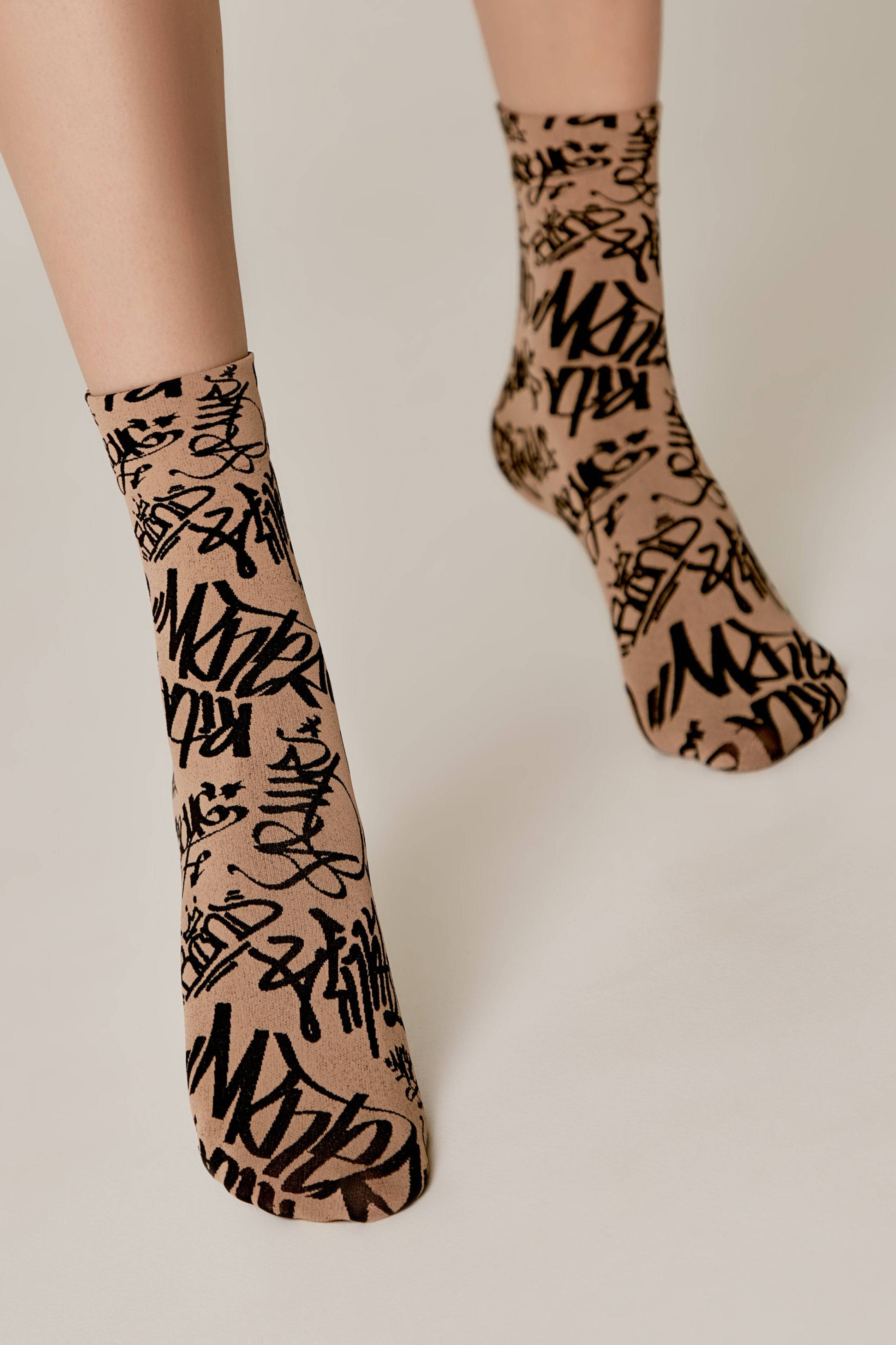 Socks Conte Fantasy with Graffiti Pattern