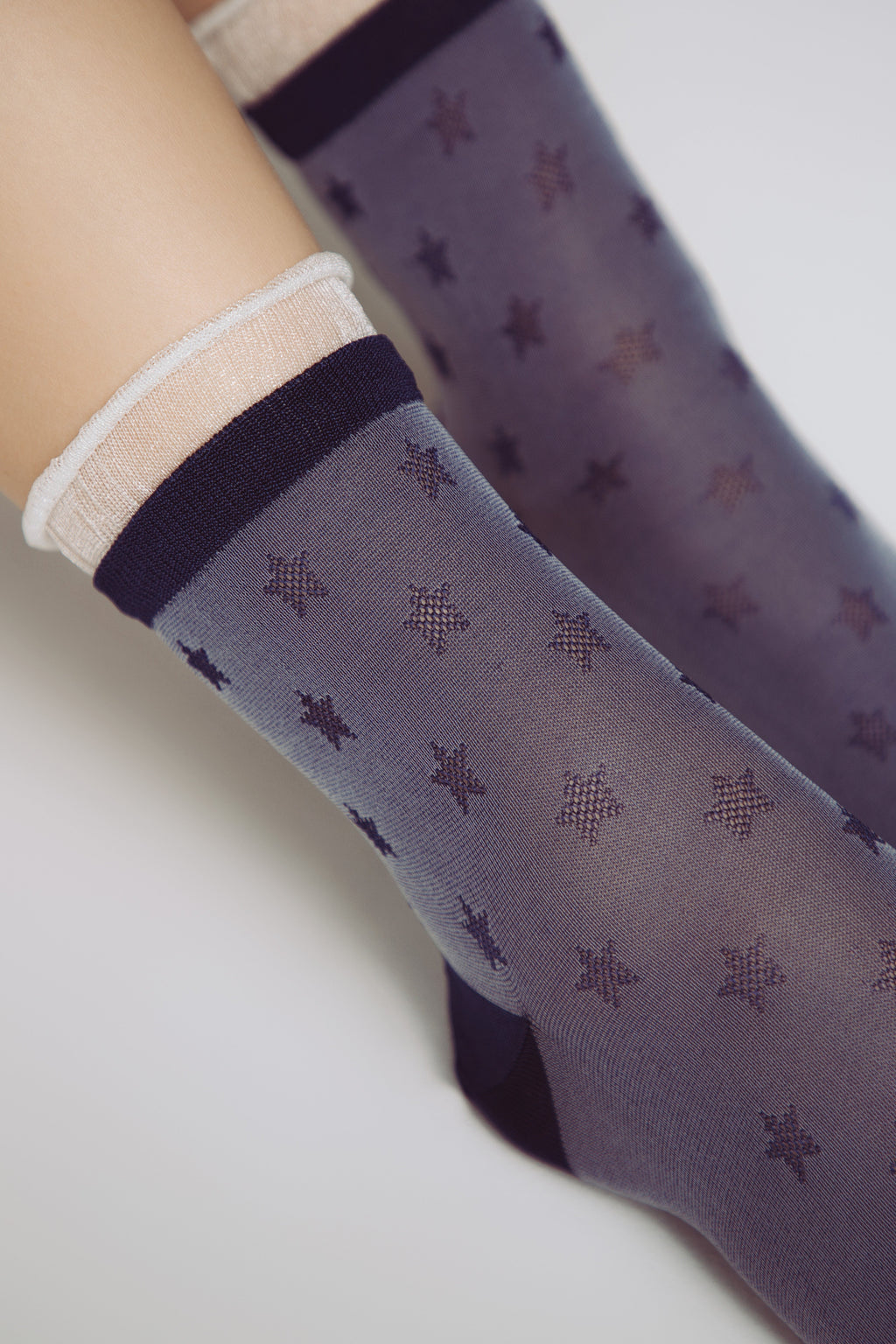 Conte Socks Classic 491 | Glossy Pattern and Decorative Transparent Mesh