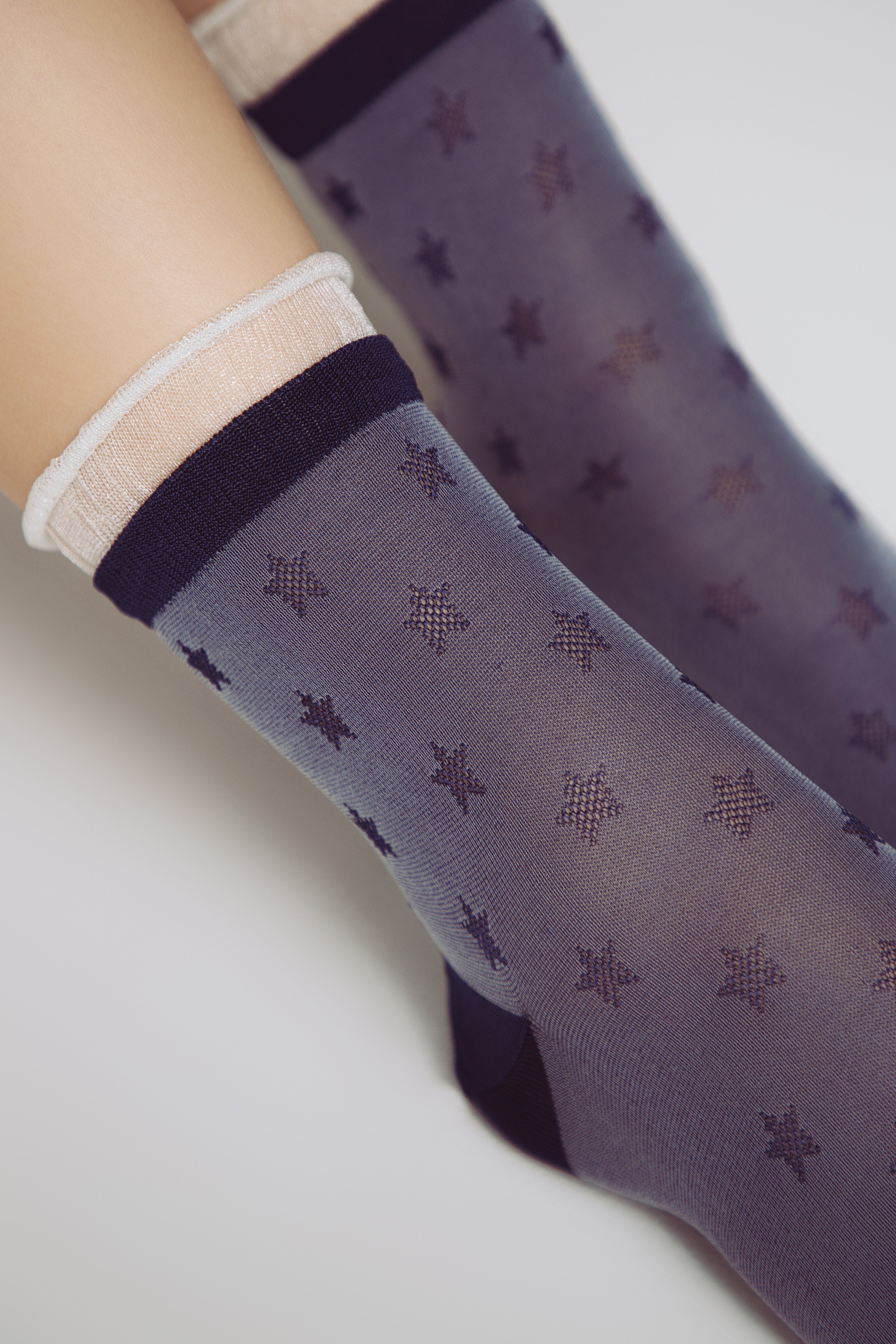 Conte Socks Classic 491 | Glossy Pattern and Decorative Transparent Mesh