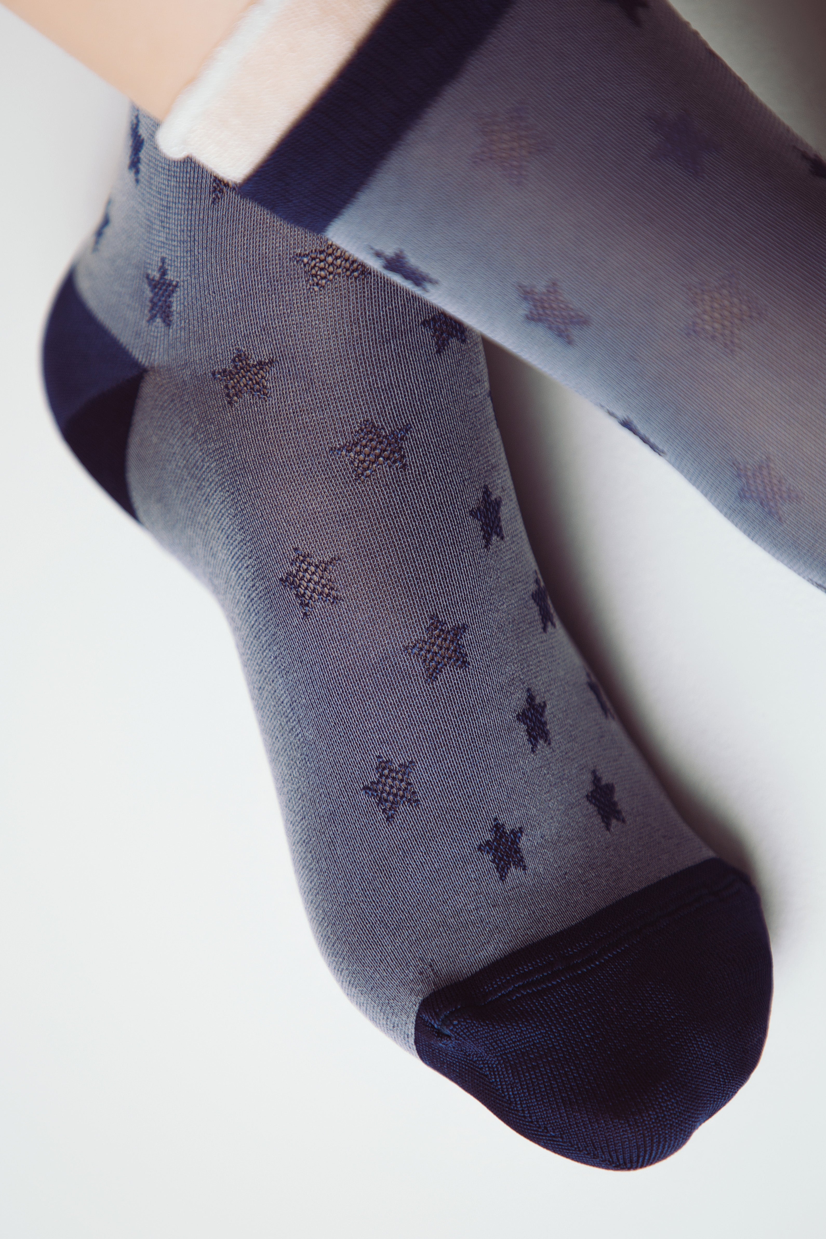 Conte Socks Classic 491 | Glossy Pattern and Decorative Transparent Mesh