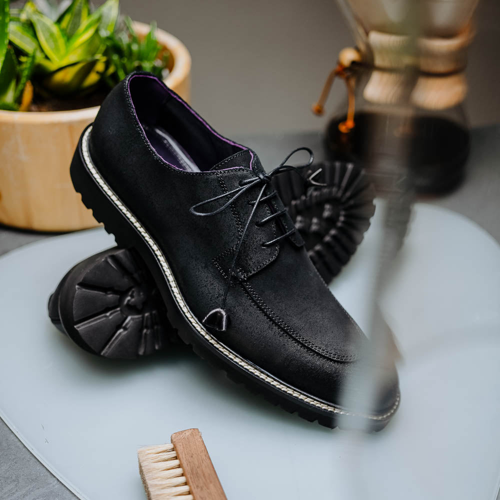 CAMPO Sueded Goatskin Lace-Up with Wax Finish | Black