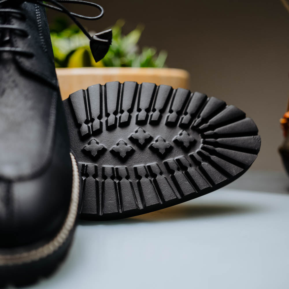 CAMPO Sueded Goatskin Lace-Up with Wax Finish | Black