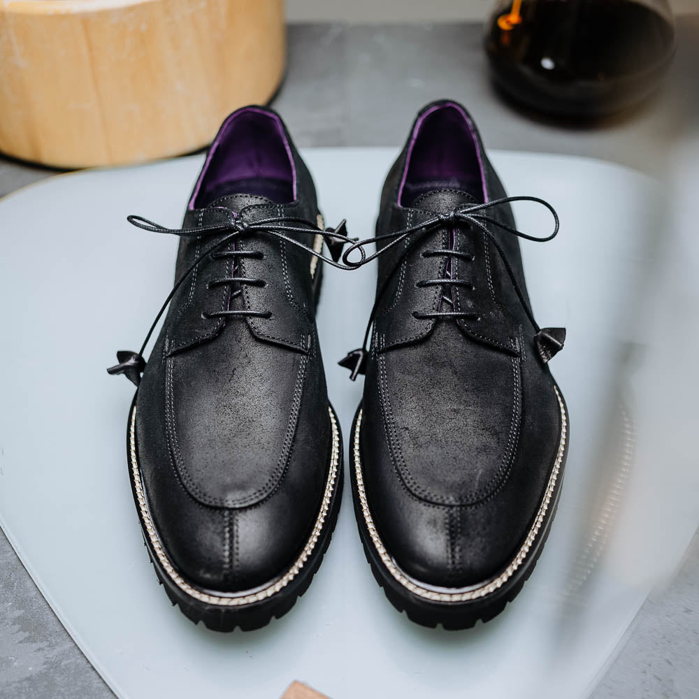 CAMPO Sueded Goatskin Lace-Up with Wax Finish | Black