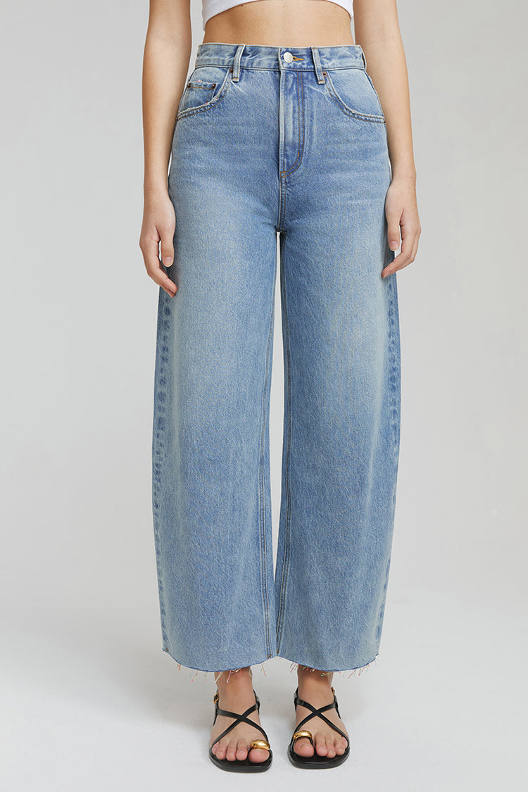 Moon Curve Raw Hem Crop Jeans | HJ129