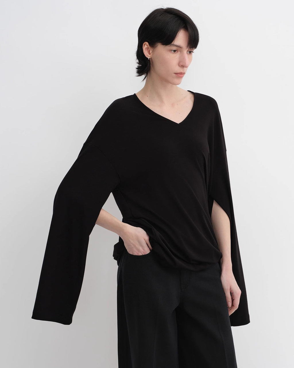 Tencel Wool V-Neck Two-Wear Elastic Hem T-Shirt