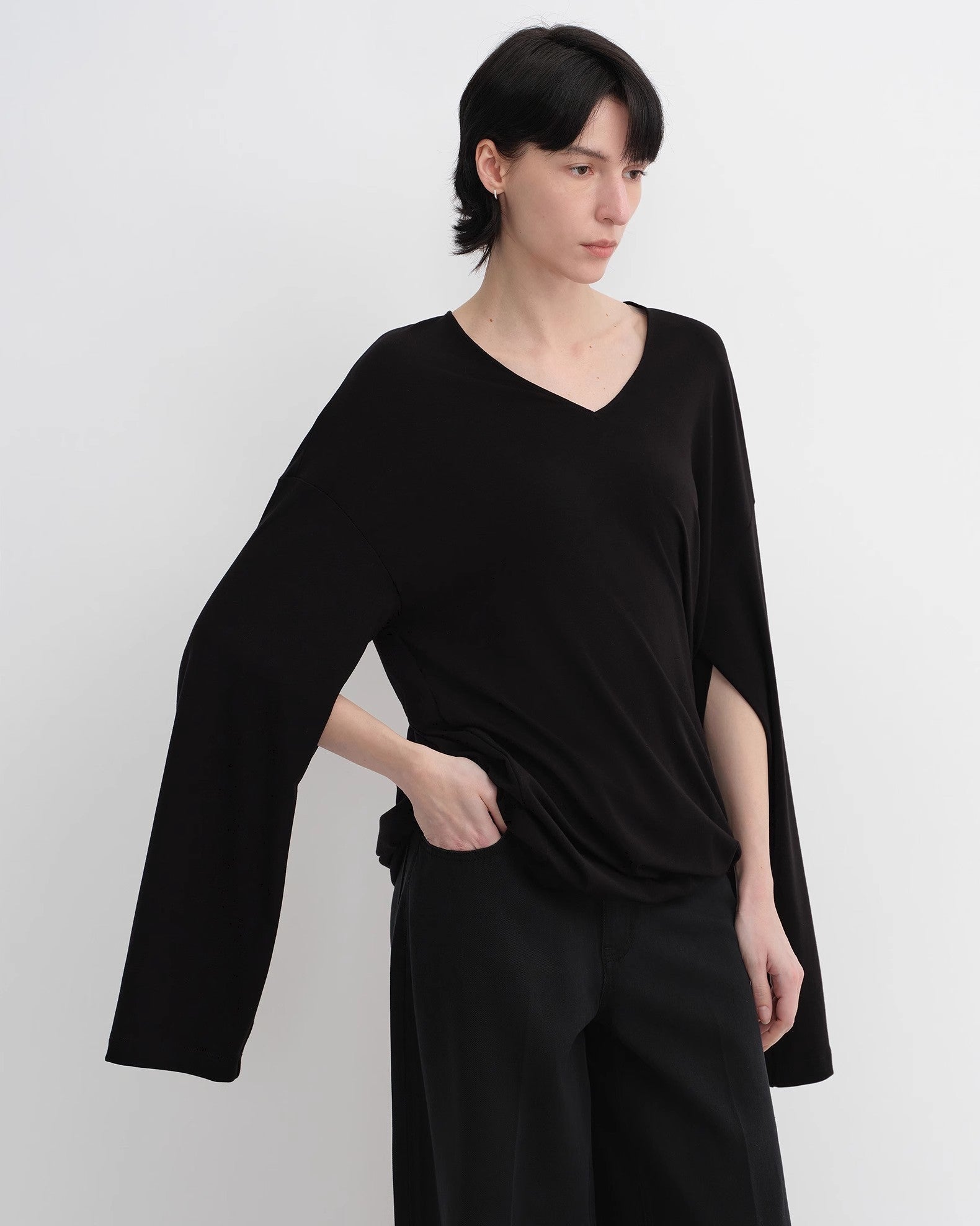 Tencel Wool V-Neck Two-Wear Elastic Hem T-Shirt