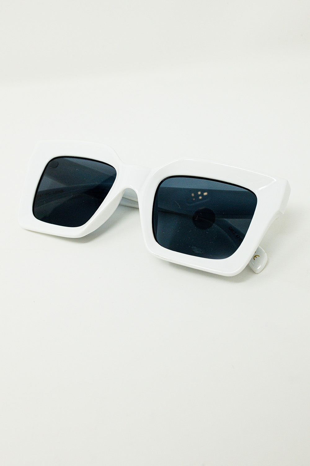 90's Squared Sunglasses in White