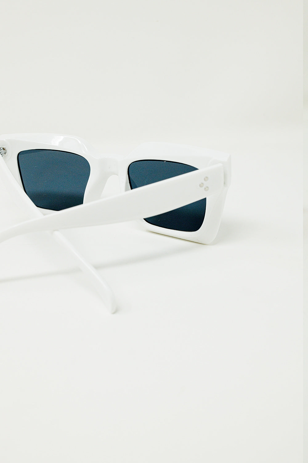 90's Squared Sunglasses in White