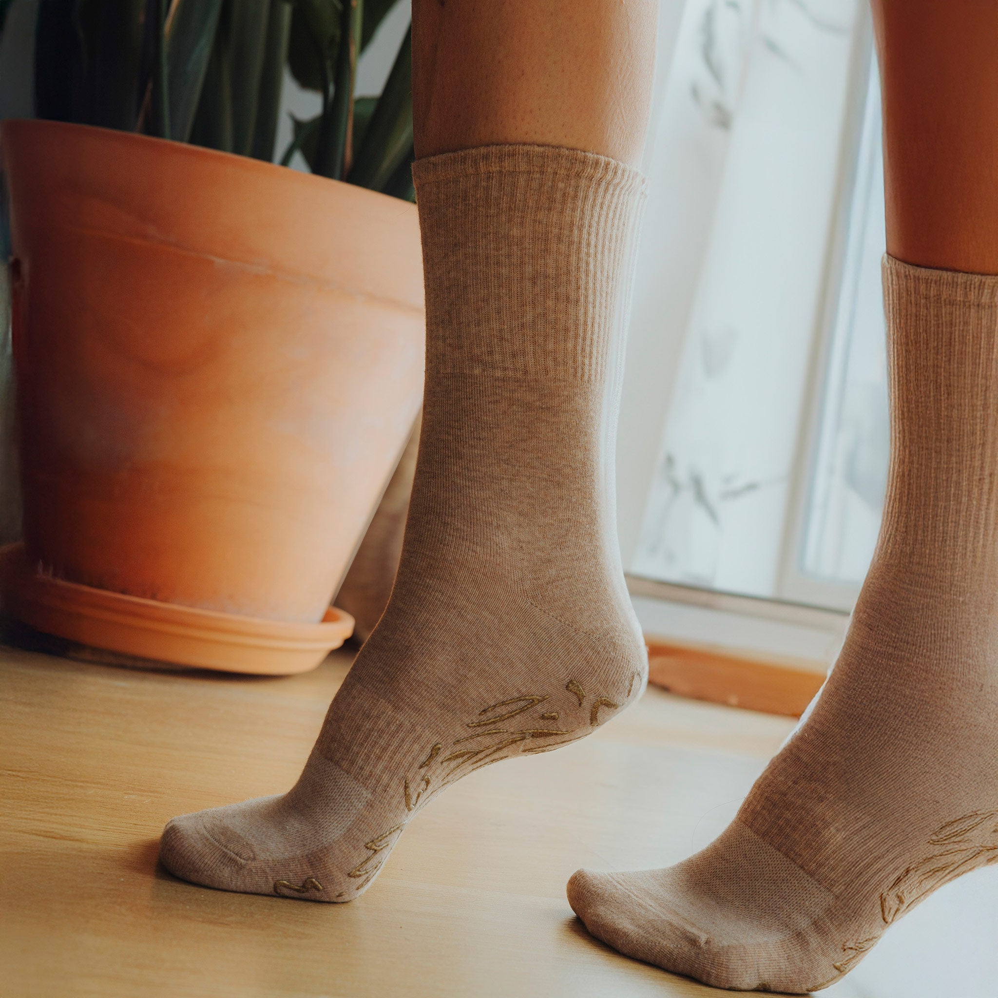 Serene Socks Adult Organic Cotton Non-Slip Socks 4 Seasons Brown | 2 Pairs