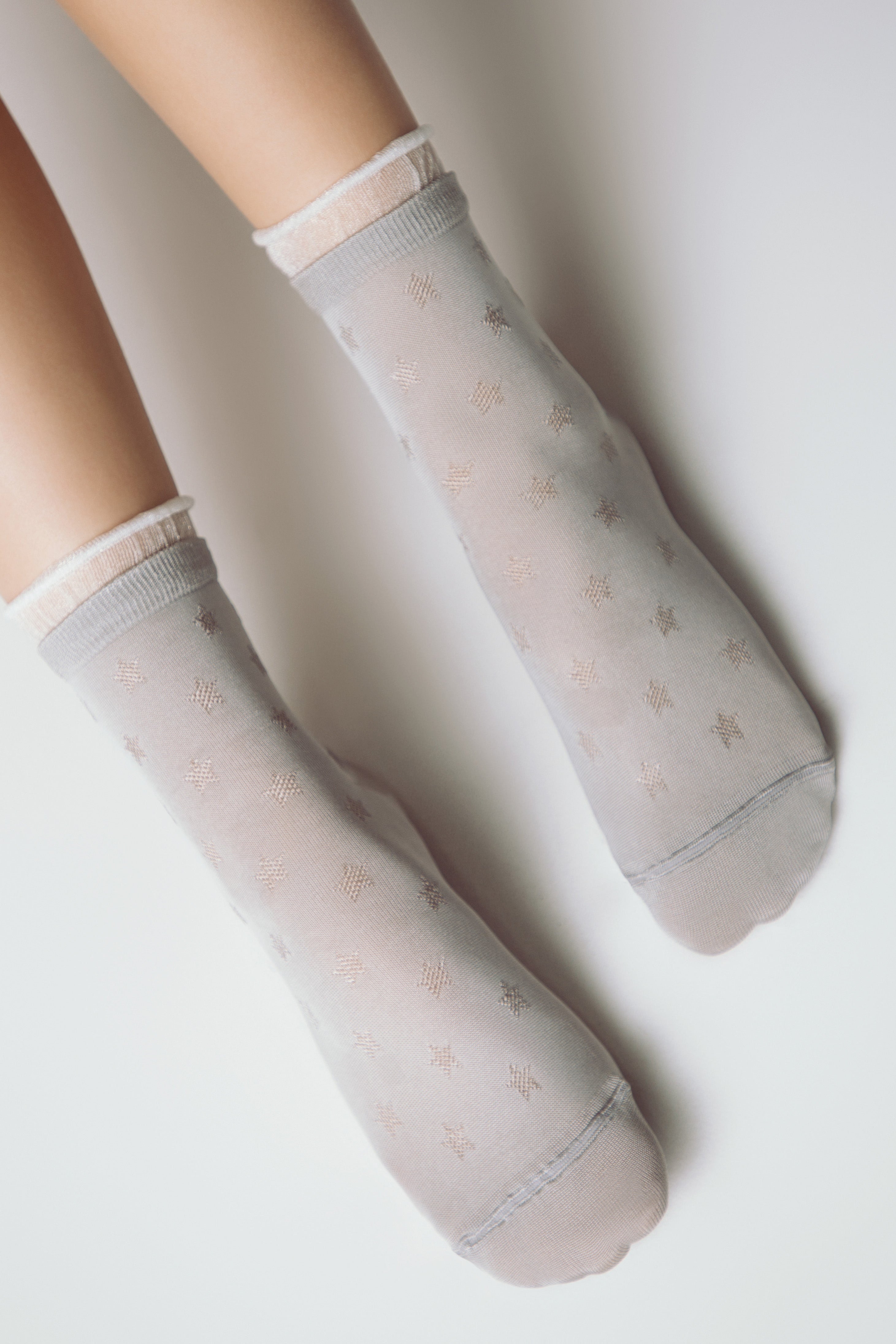 Conte Socks Classic 491 | Glossy Pattern and Decorative Transparent Mesh