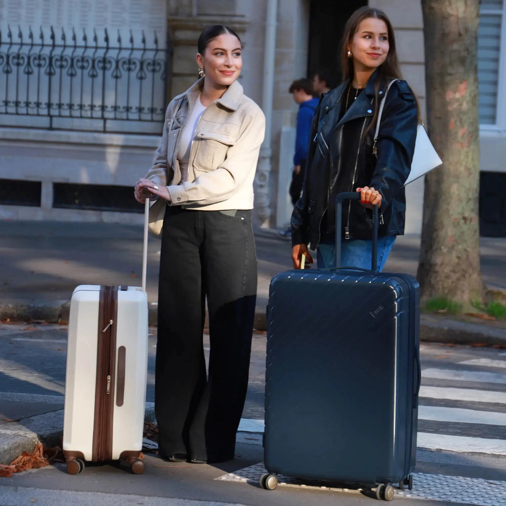 Louvre 2-Piece Expandable Polycarbonate Luggage Set