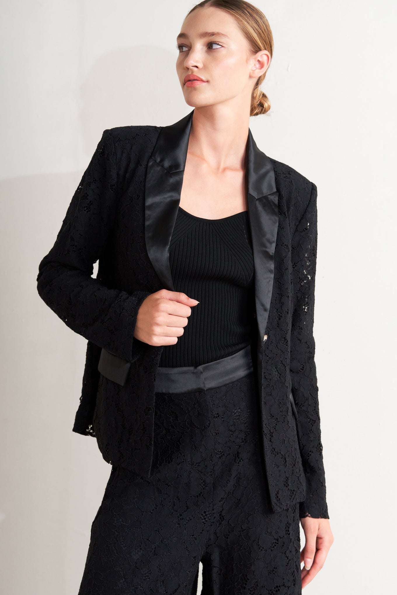 Shadow Glam Woven Lace Blazer | Black