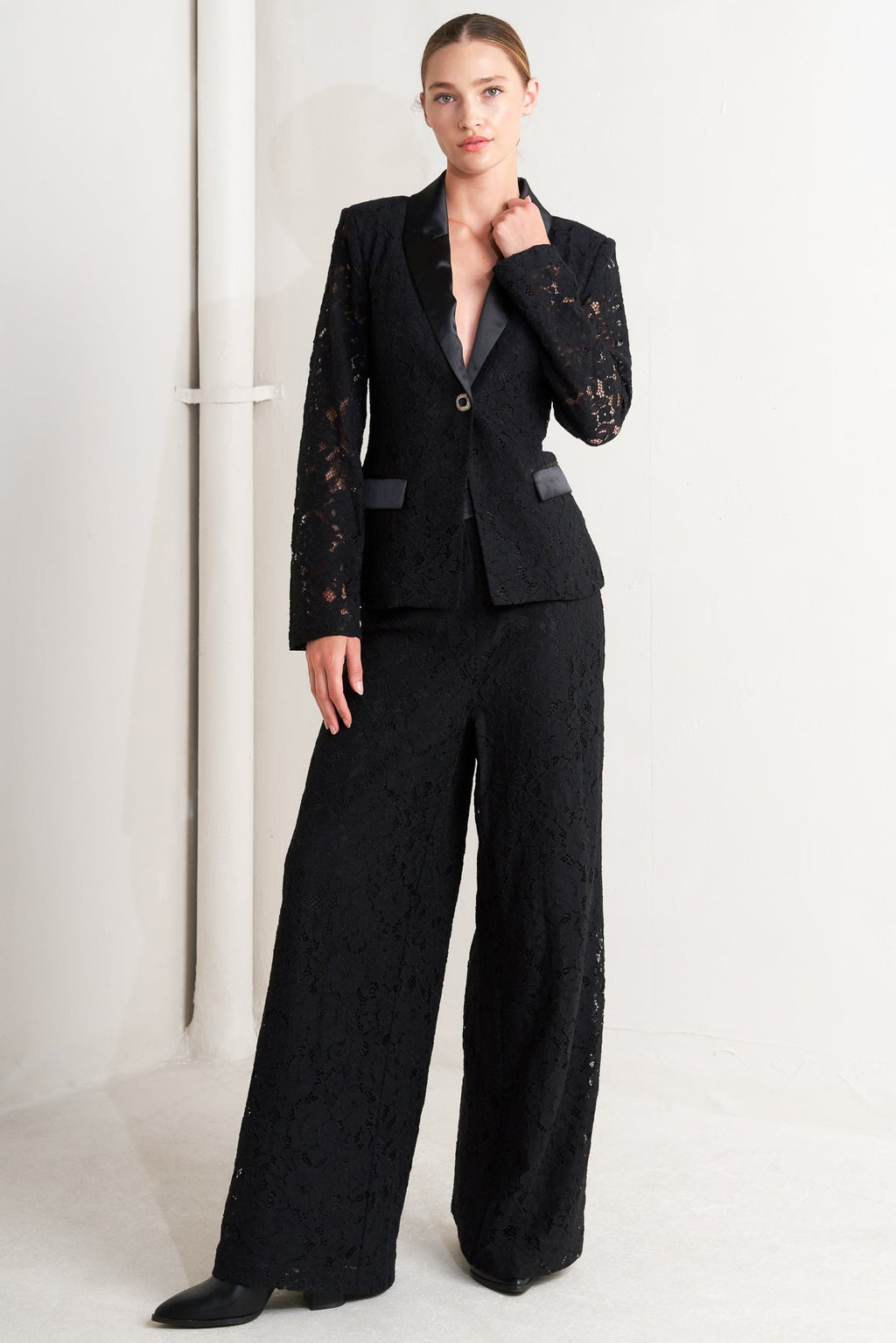 Shadow Glam Woven Lace Blazer | Black