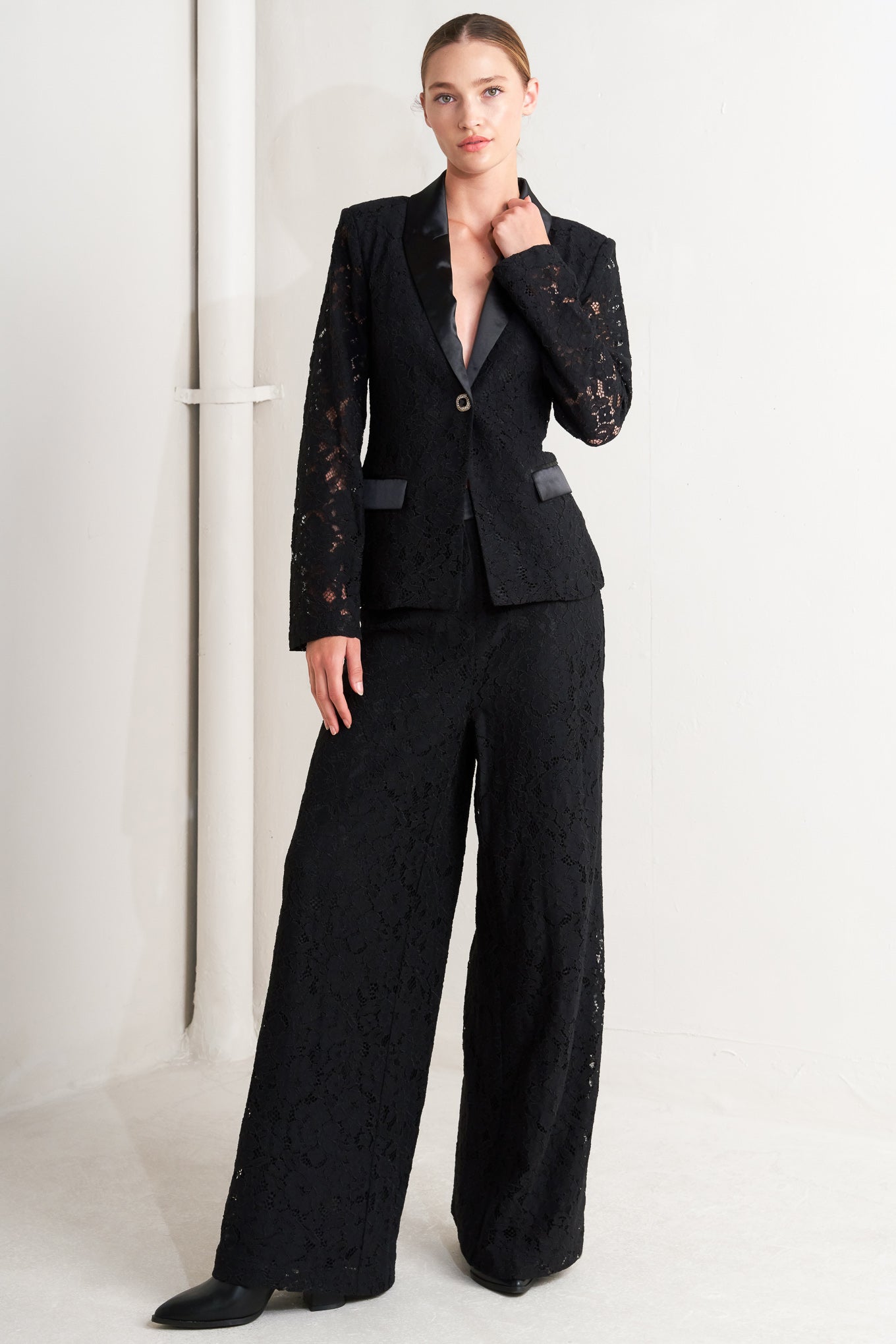 Shadow Glam Woven Lace Blazer | Black