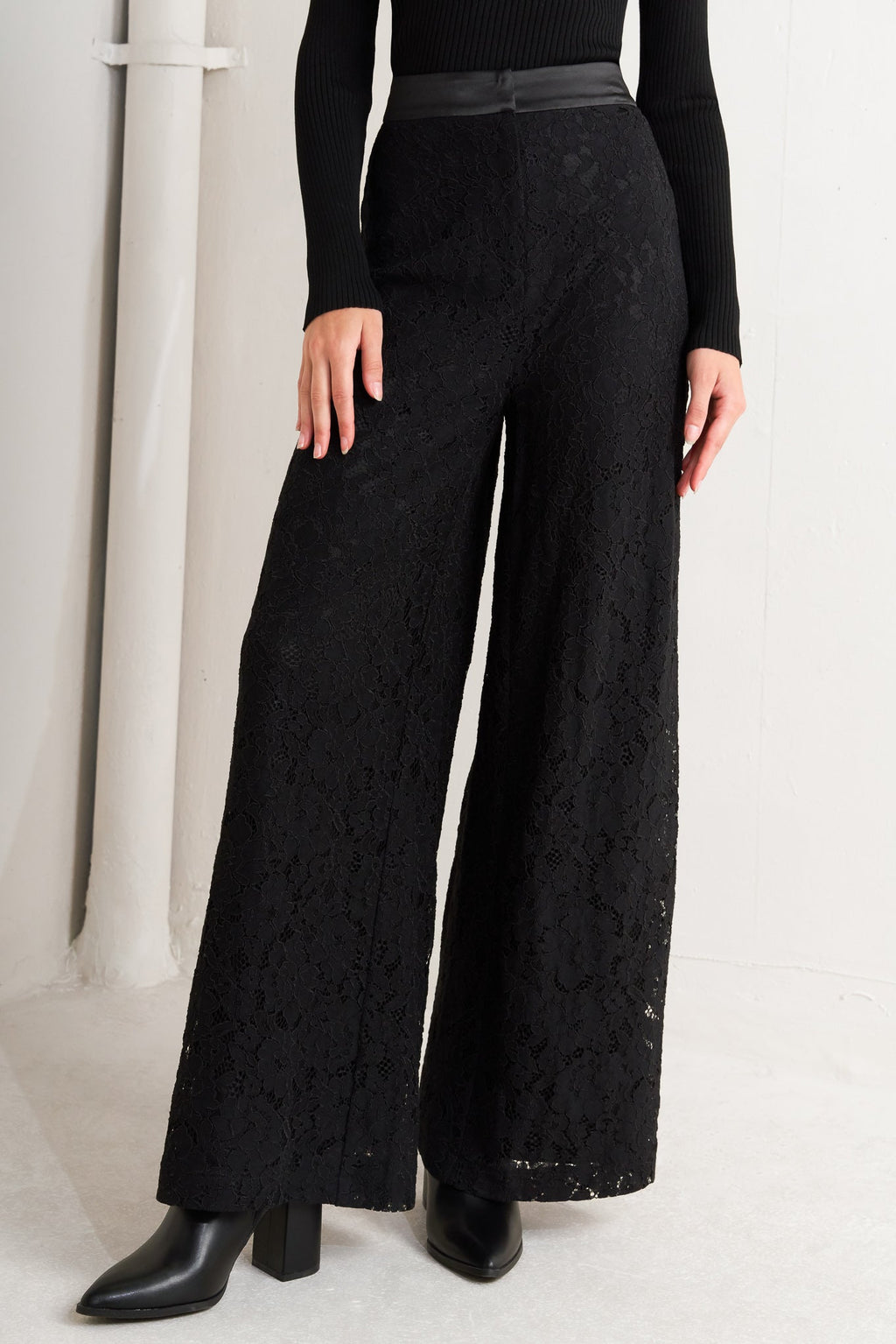 Shadow Glam Woven Lace Pants | Black
