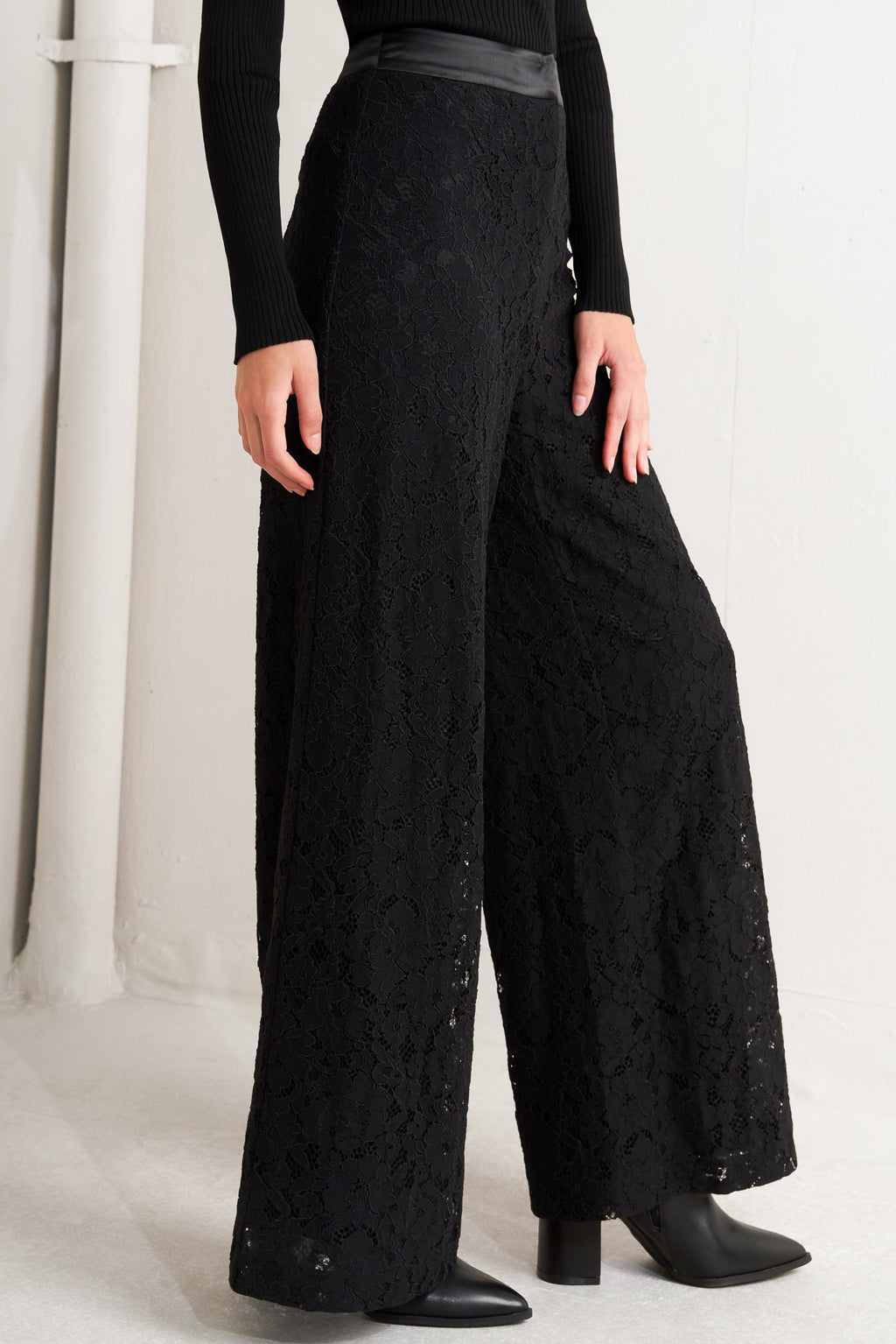 Shadow Glam Woven Lace Pants | Black