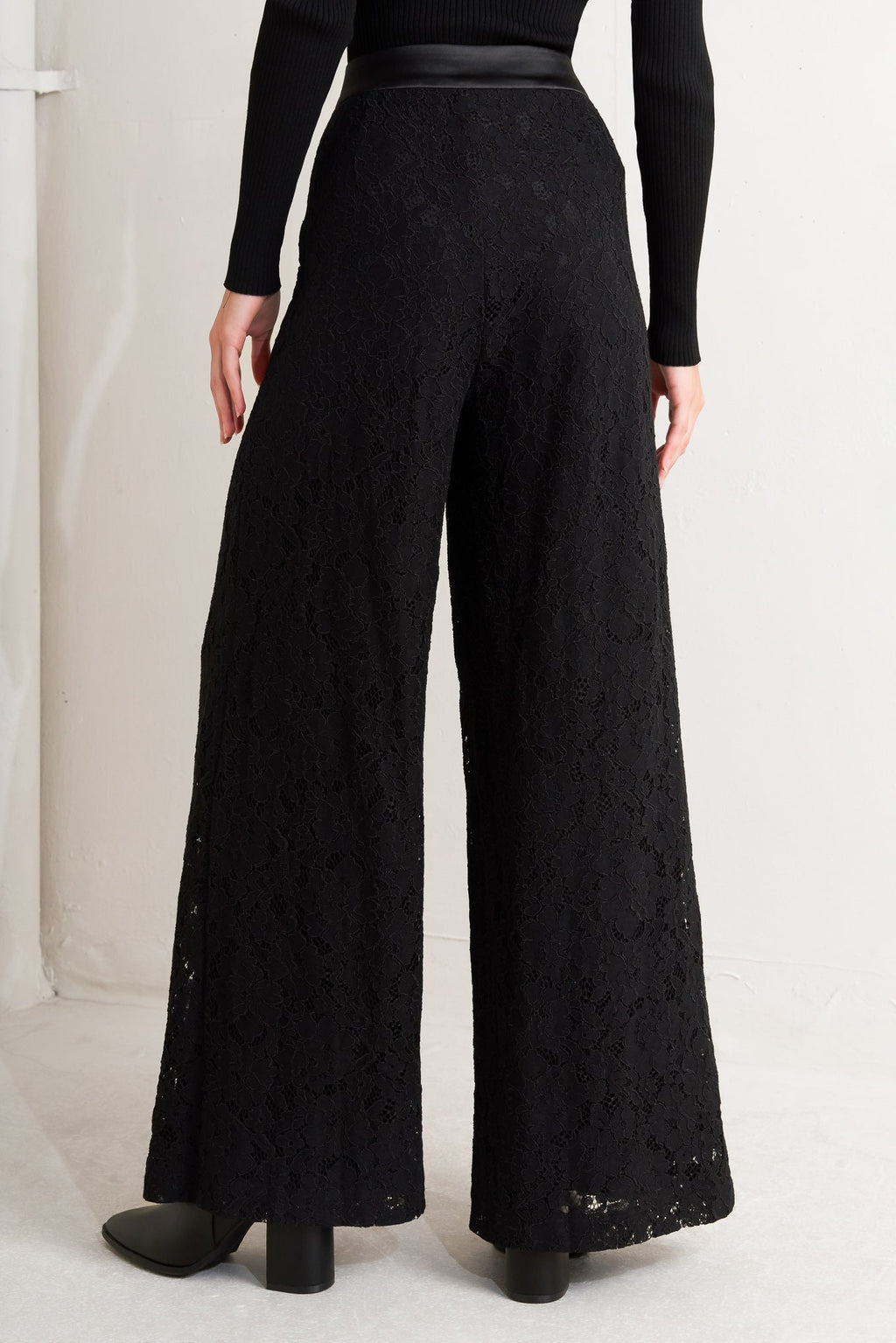 Shadow Glam Woven Lace Pants | Black