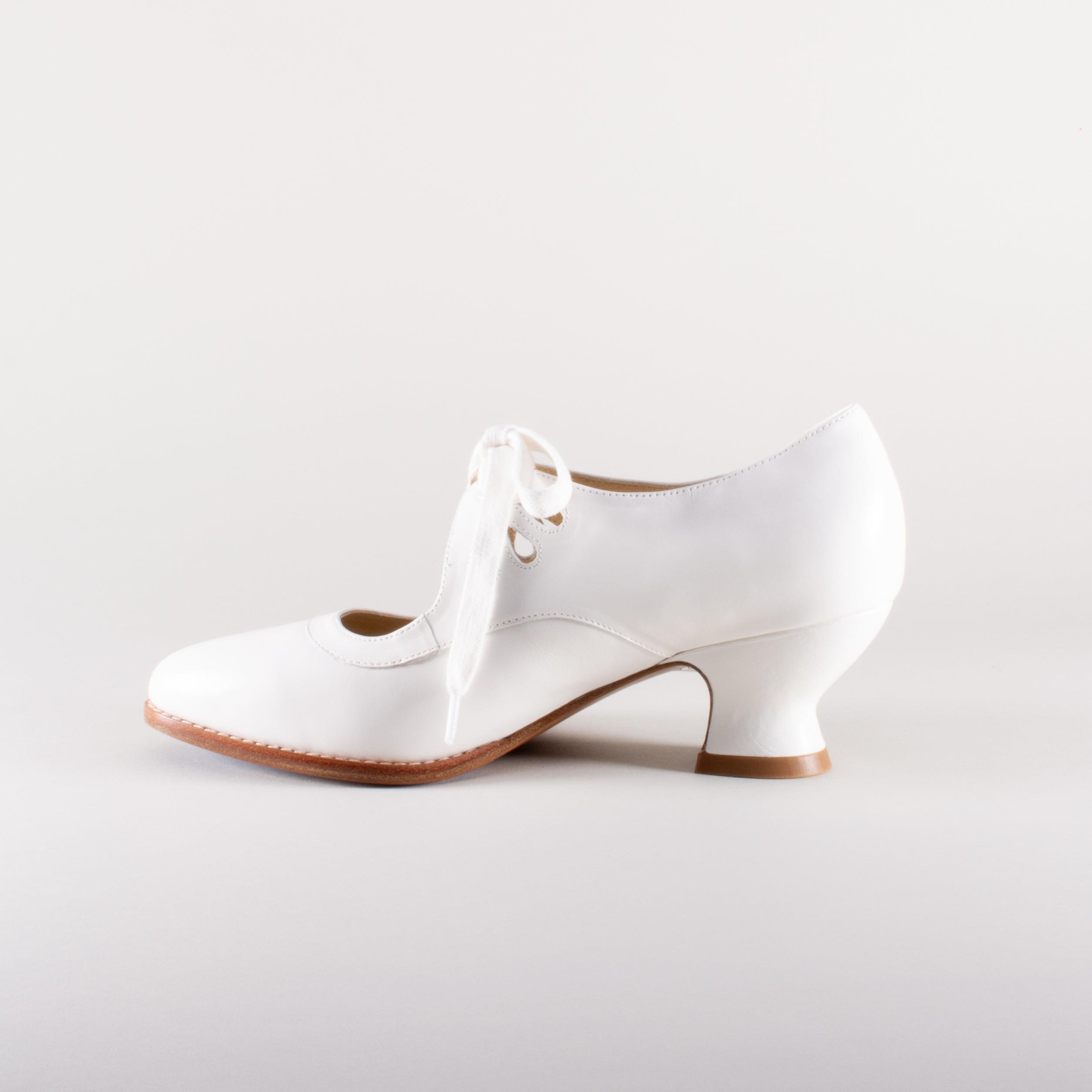 Gibson Edwardian Leather Shoes | Soft Ivory