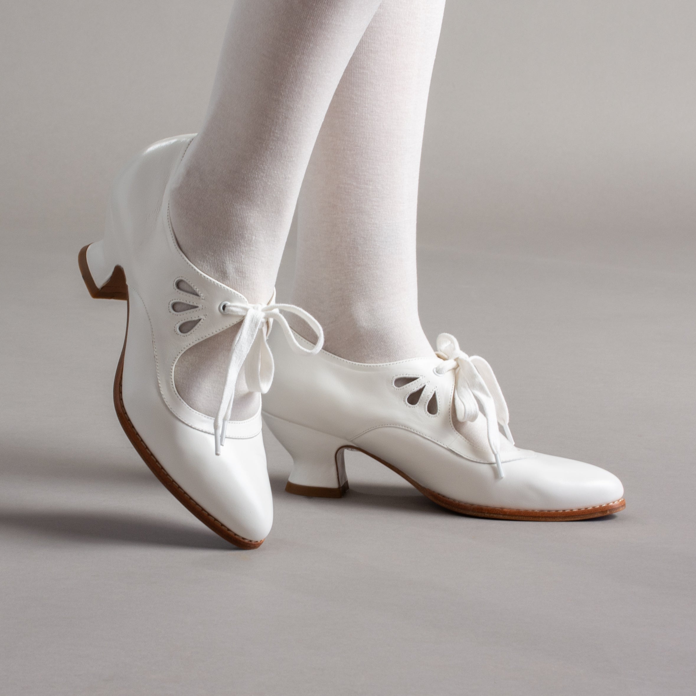 Gibson Edwardian Leather Shoes | Soft Ivory