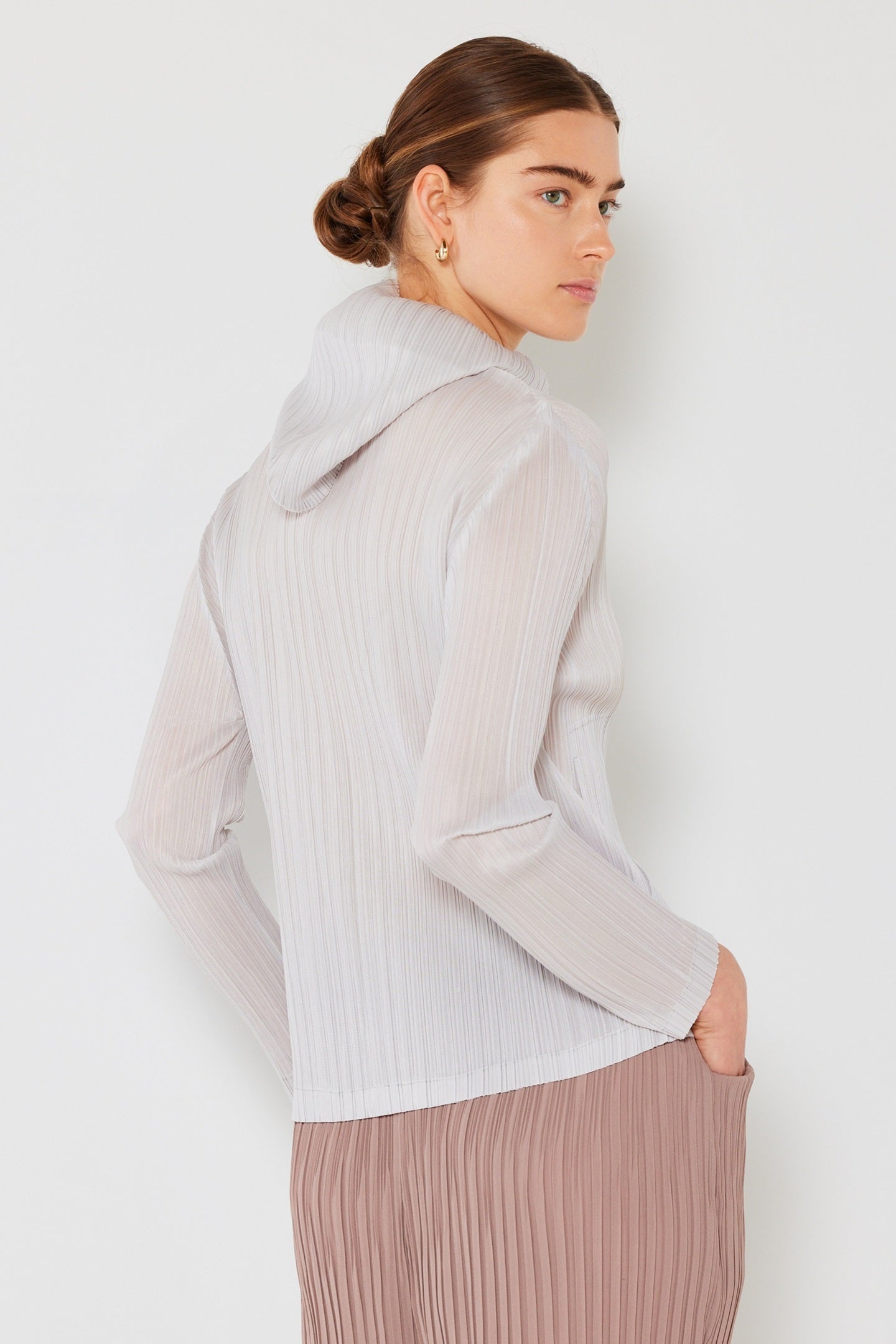 Pleated Jacket with Two-Way Zipper J01HD Light Gray