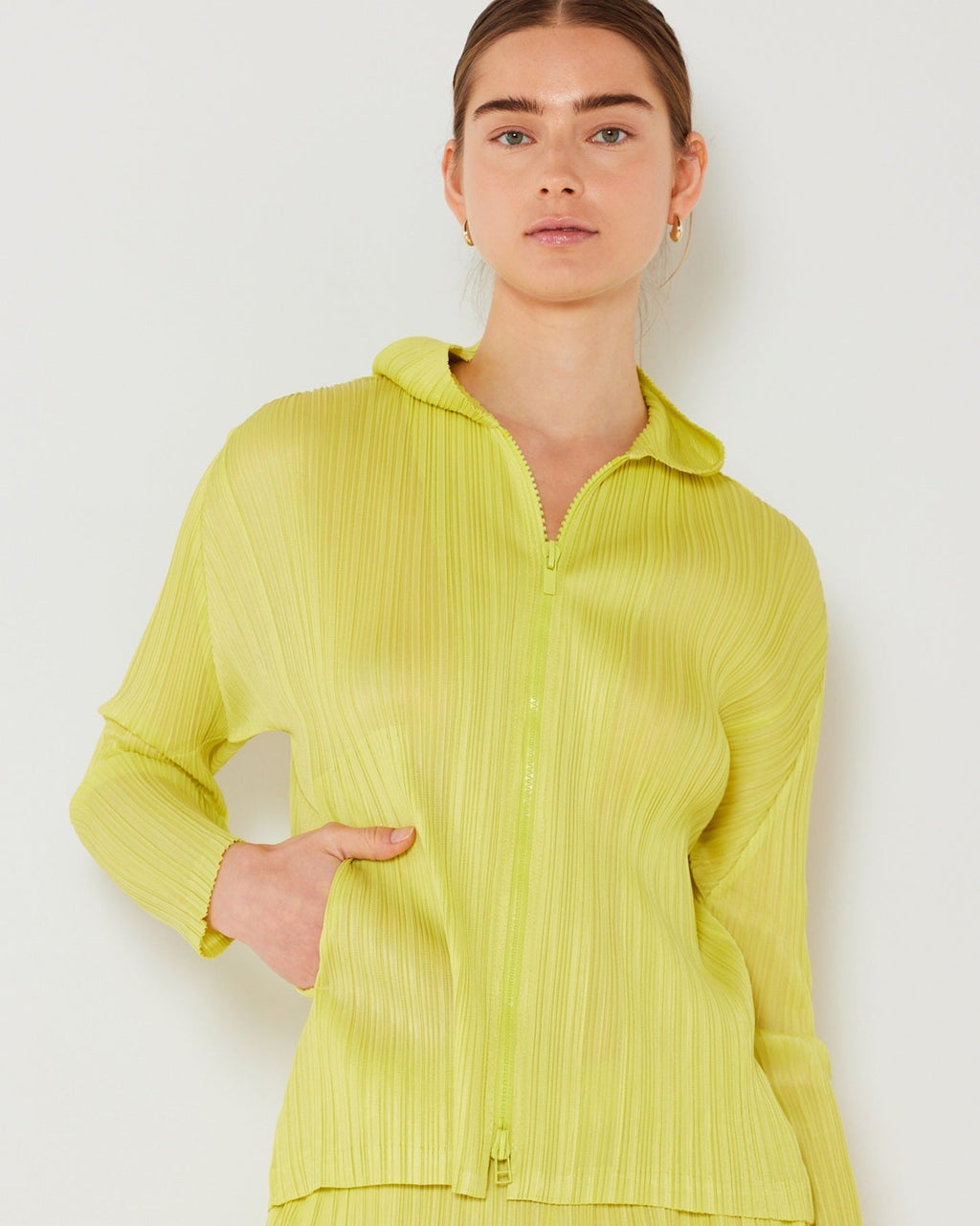 Pleated Jacket with Two-Way Zipper J01HD Lime
