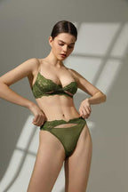 Lace Bra Set with Ultra-Thin Cup Minimizer Push-Up