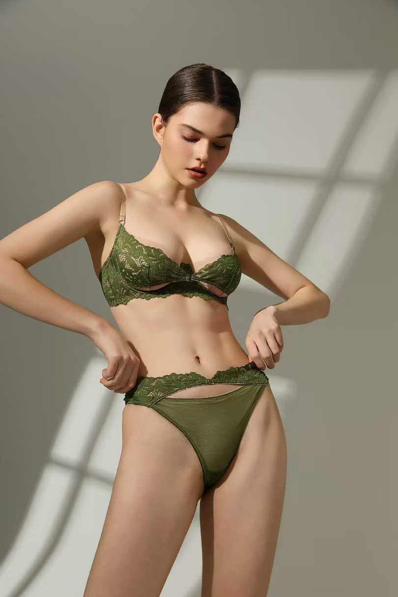 Lace Bra Set with Ultra-Thin Cup Minimizer Push-Up