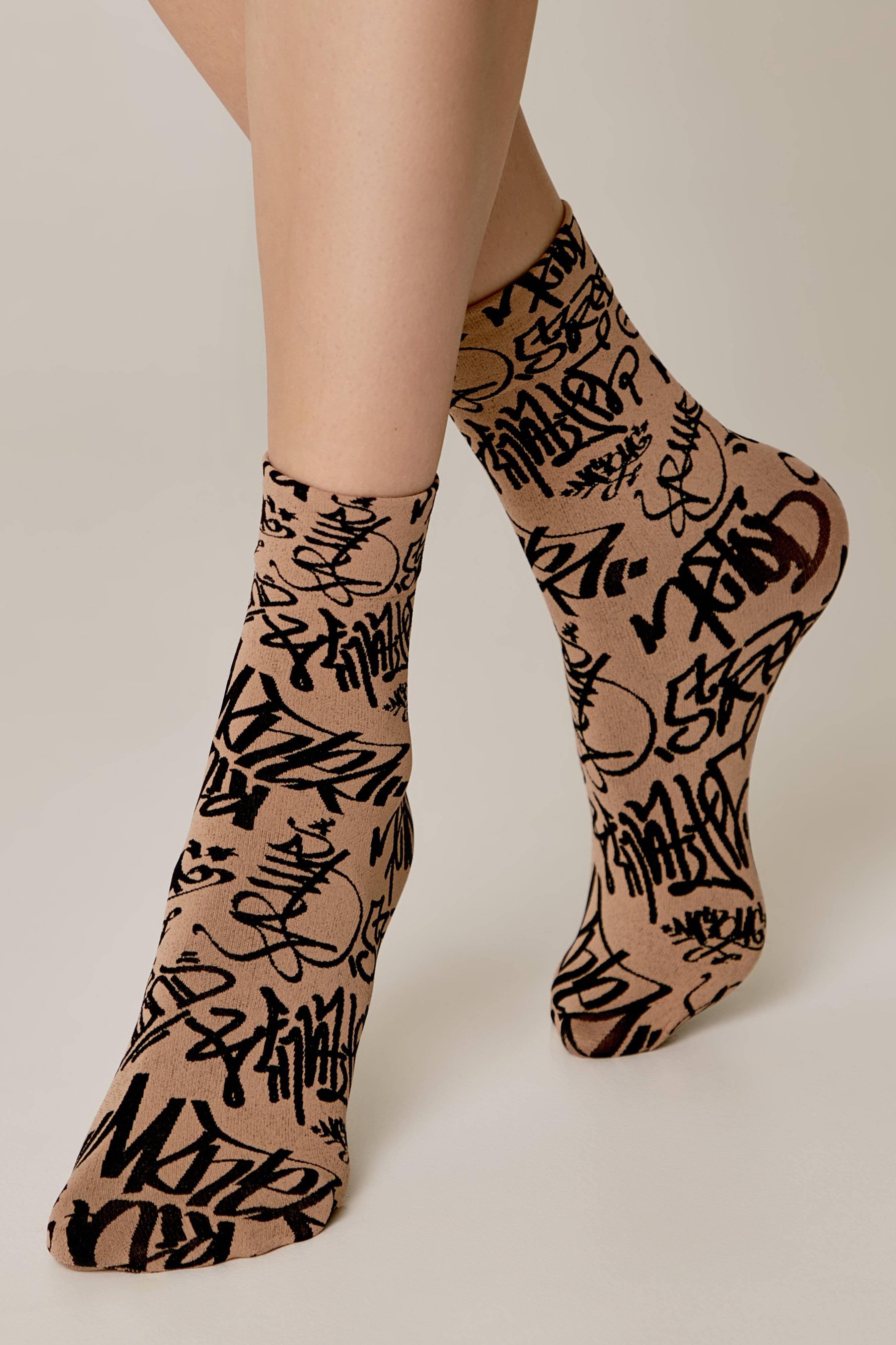 Socks Conte Fantasy with Graffiti Pattern