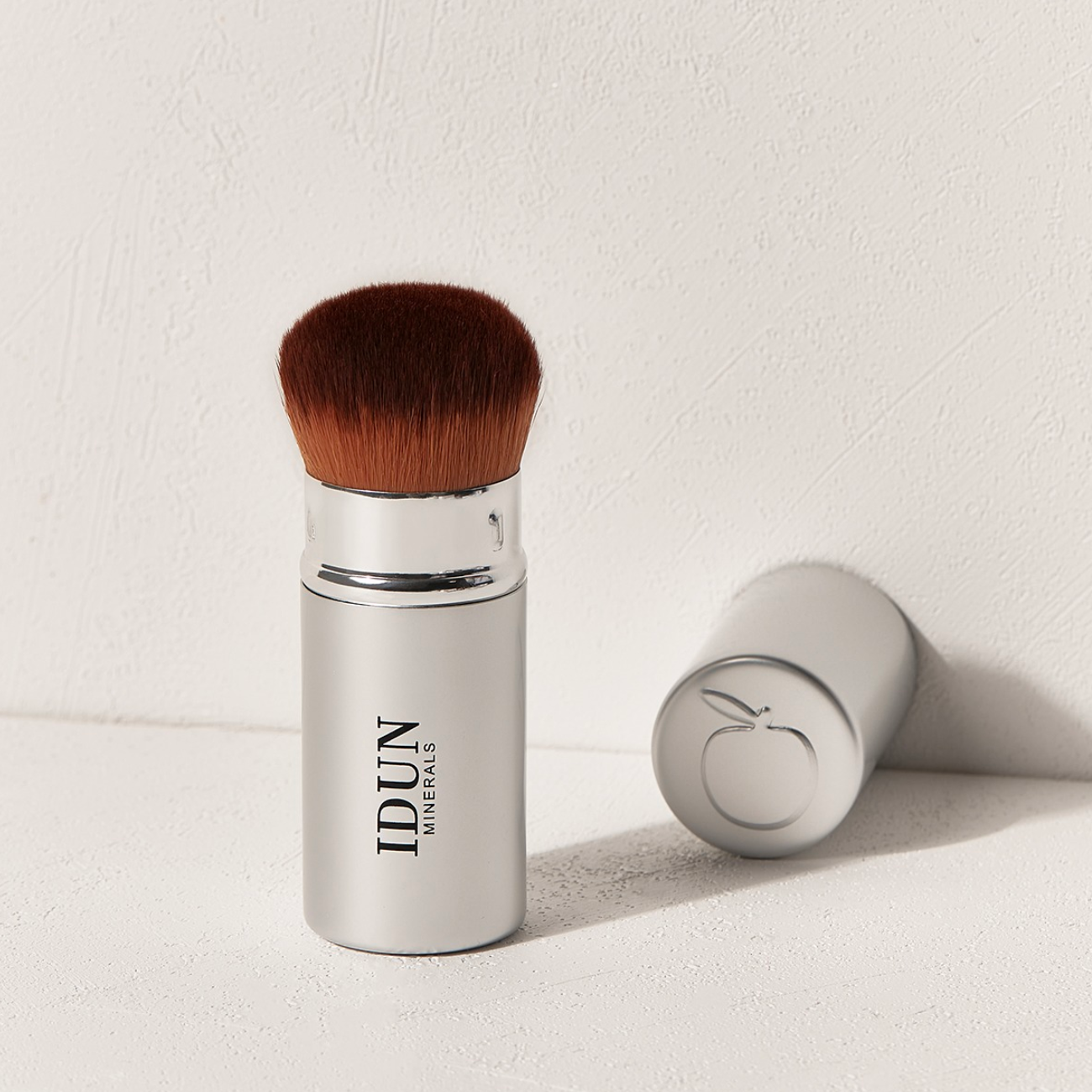 IDUN Minerals Retractable Kabuki Brush