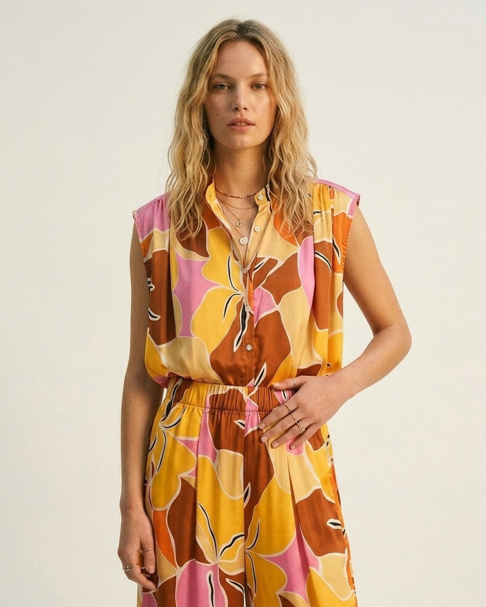 Tropical Print Button-Front Sleeveless Blouse in Orange Warm Tones