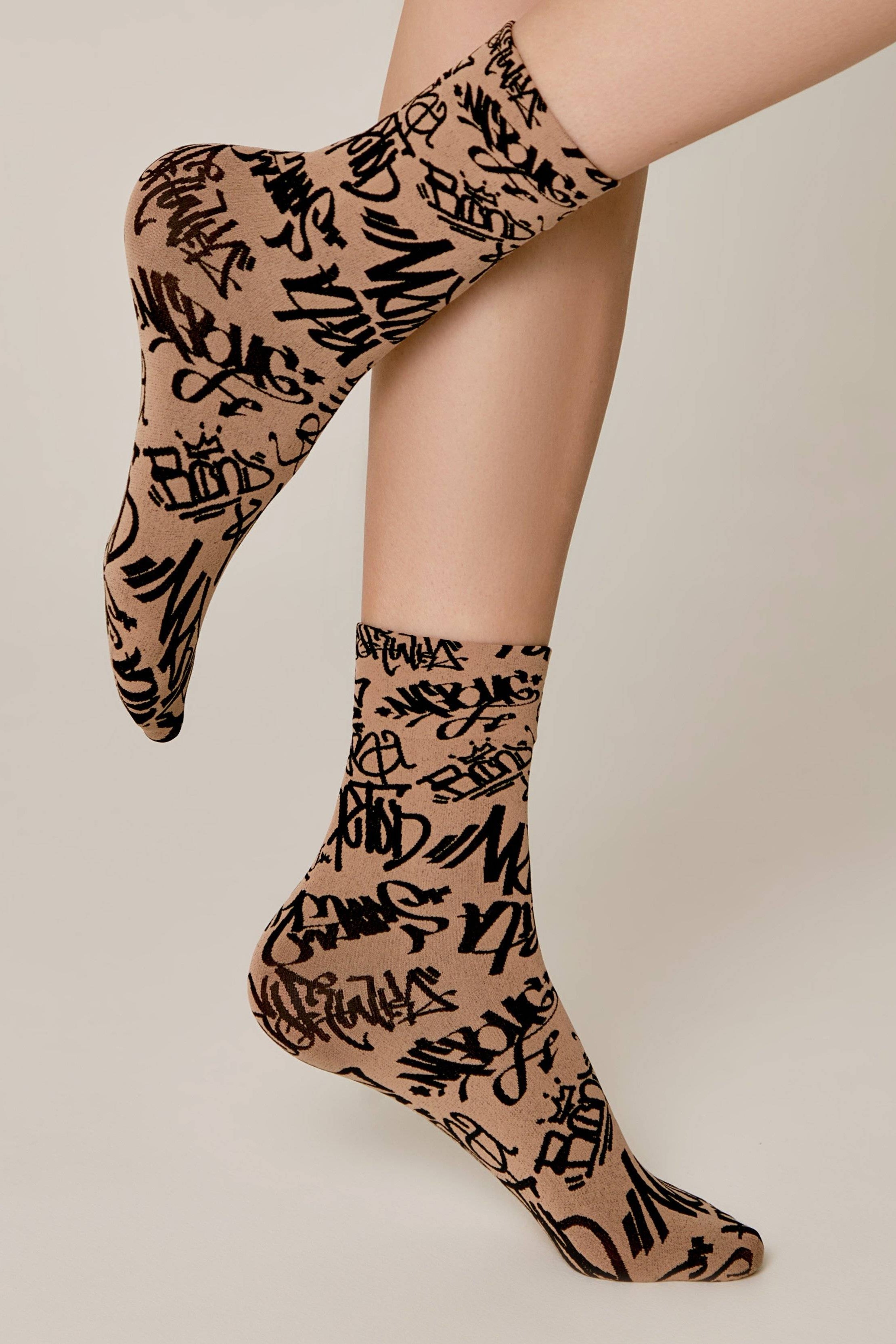 Socks Conte Fantasy with Graffiti Pattern