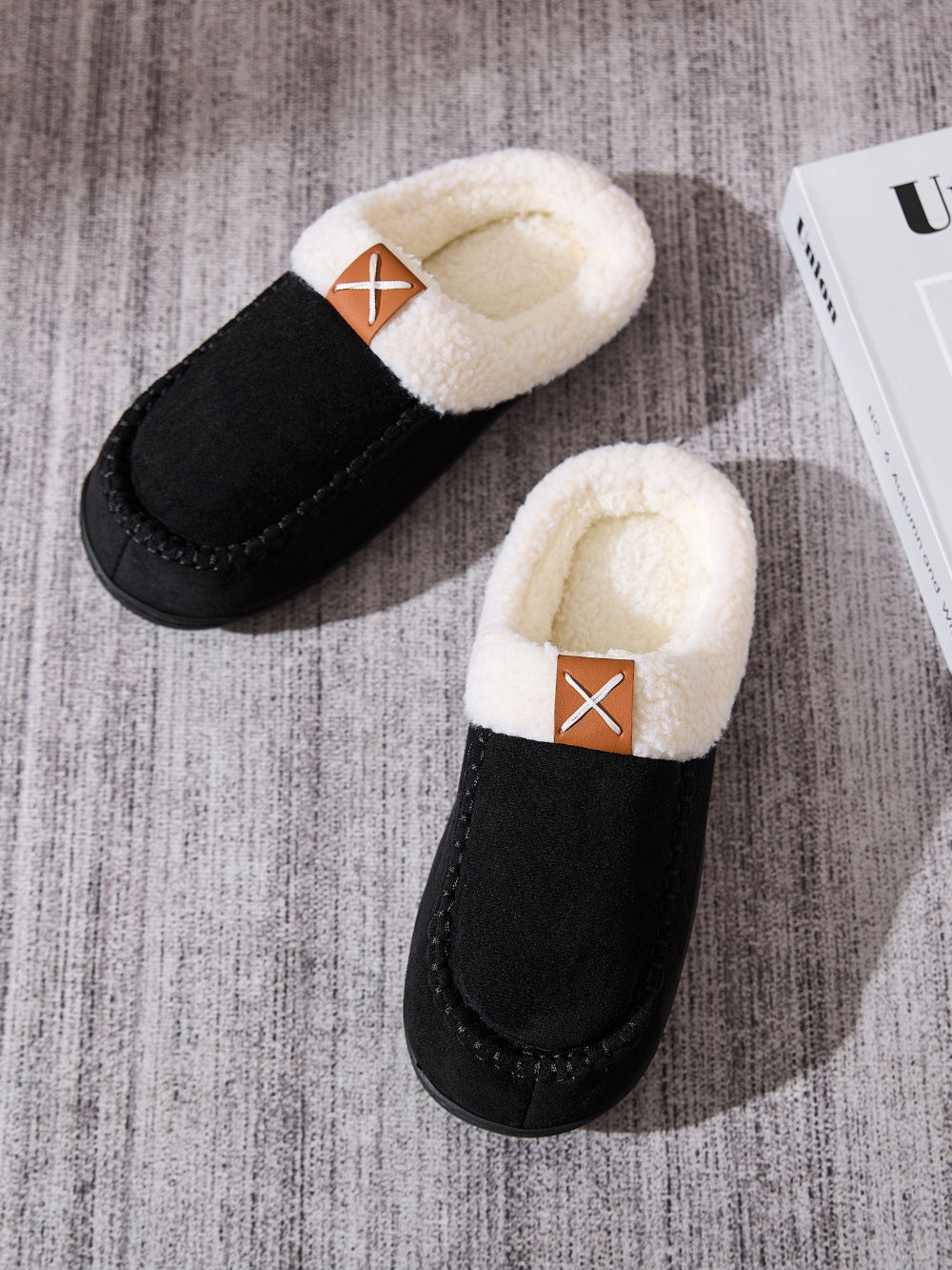 Contrast Round Toe Flat Slippers