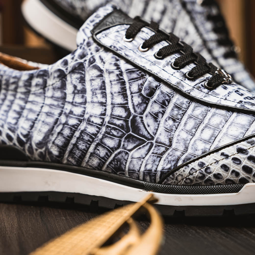 Alonzo Sneaker | Newspaper