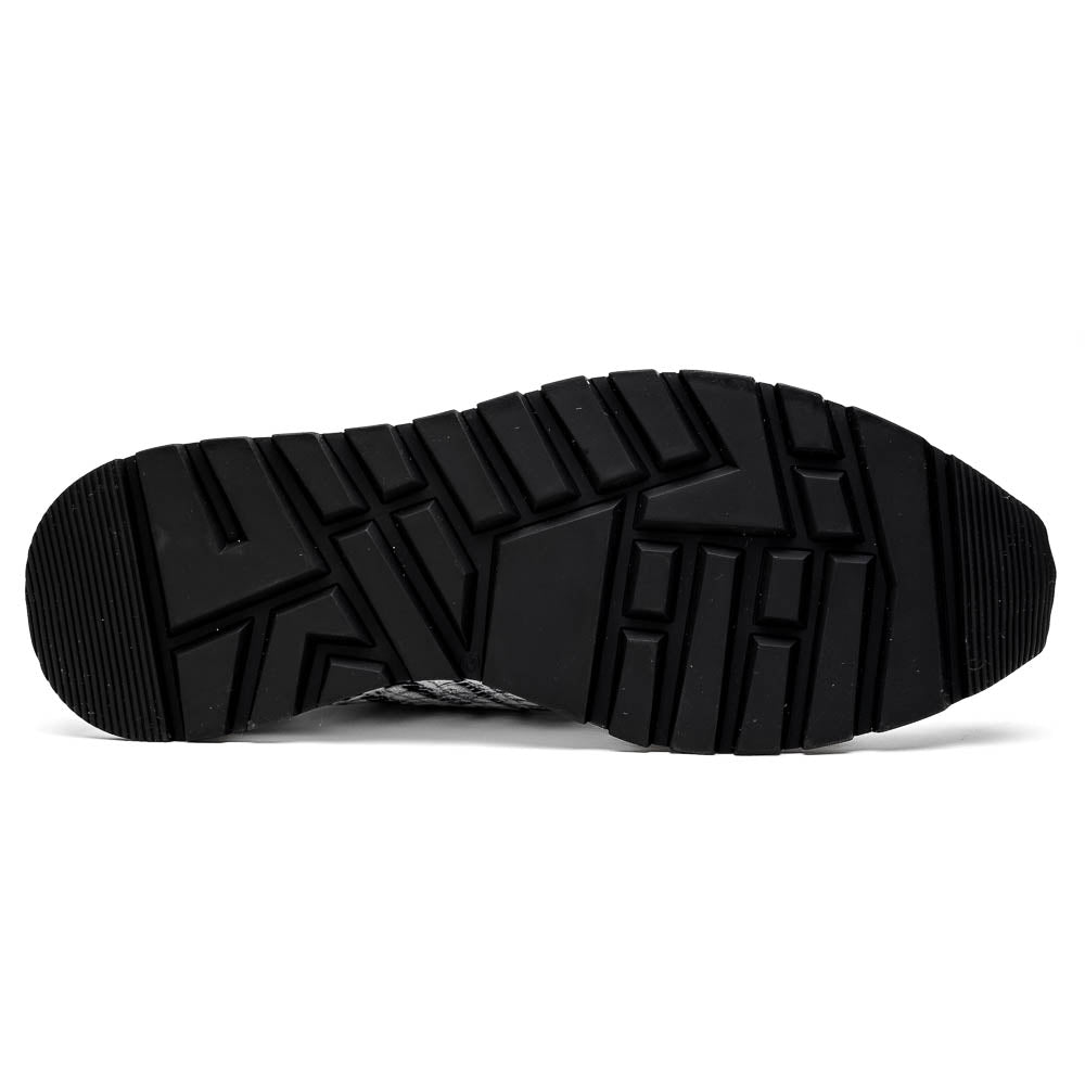 Alonzo Sneaker | Newspaper