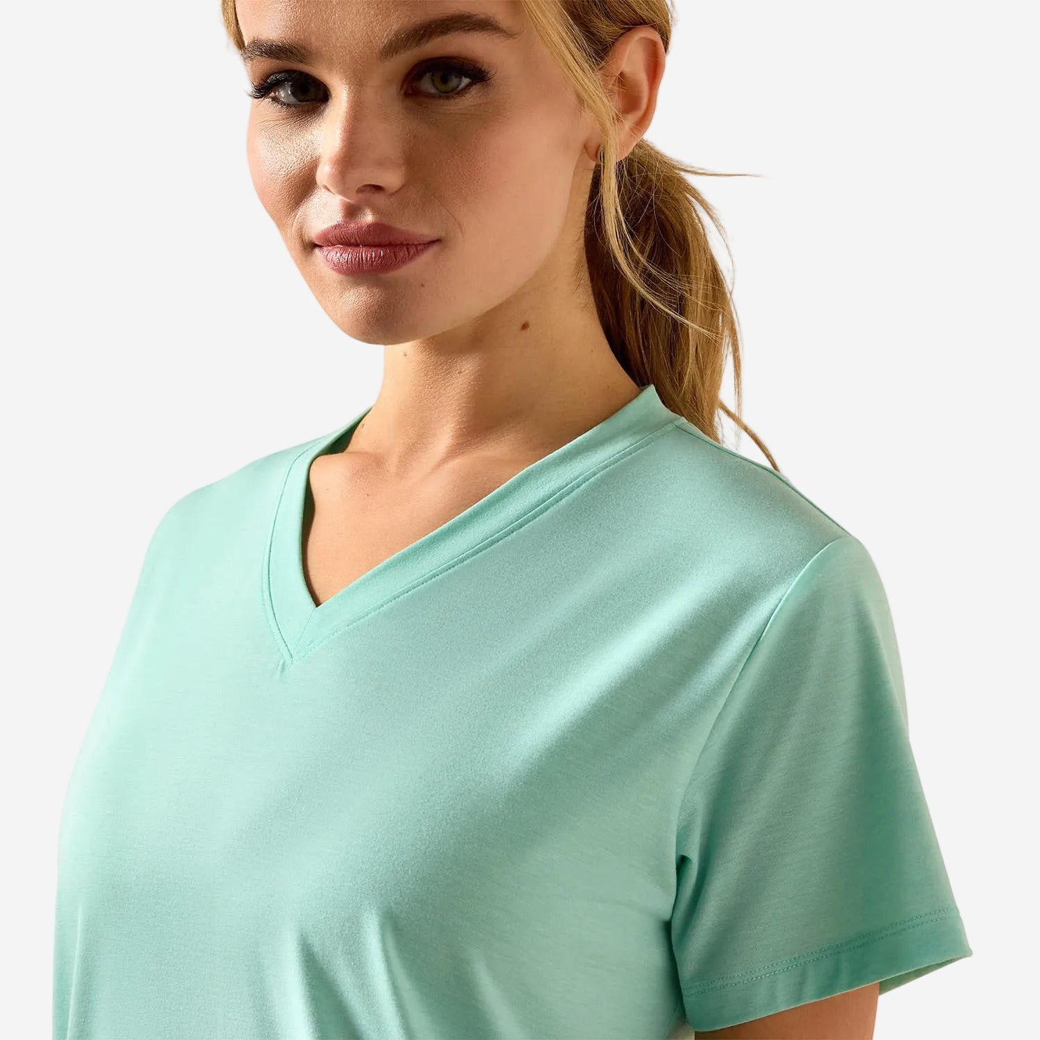 Ariat Women's Compass V-Neck T-Shirt