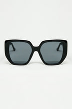 Black Pin-Up Style Sunglasses with Geometric Design and Cat Eyes