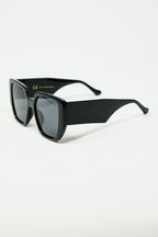 Black Pin-Up Style Sunglasses with Geometric Design and Cat Eyes