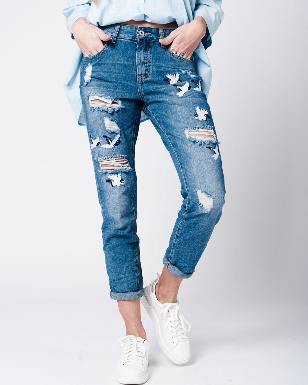 Blue Wash Mom Jeans Bird Embroidery