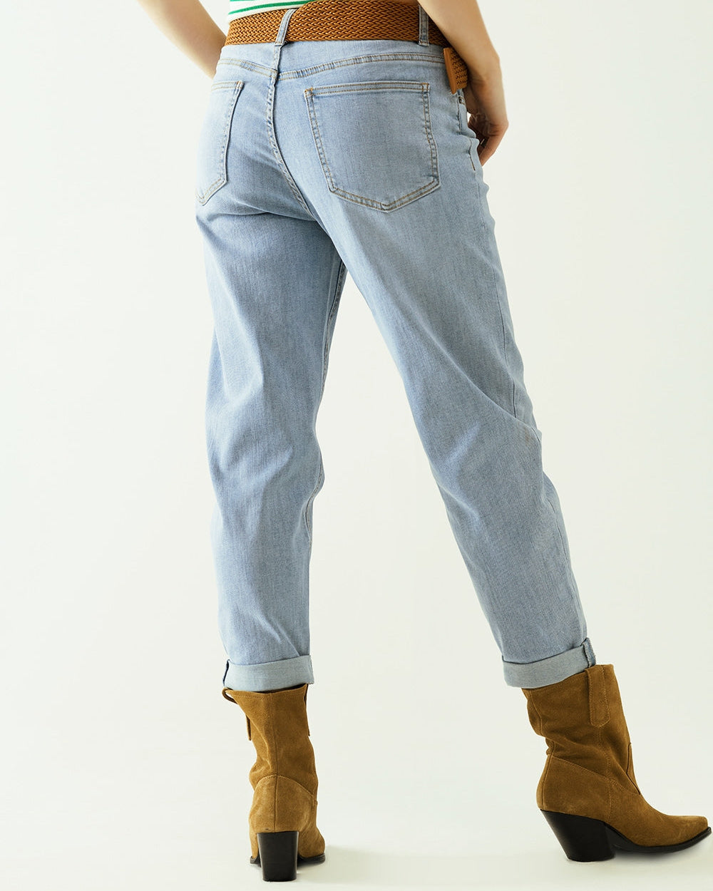Boyfriend Light Blue Jeans with Stitching Details on the Edges