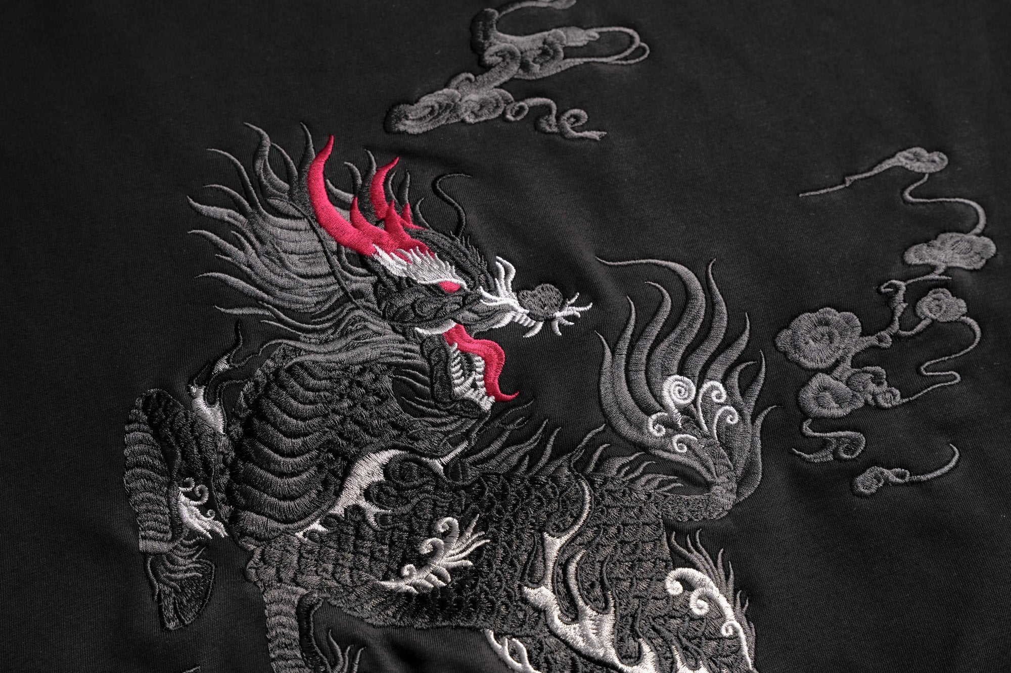 Embroidered Kirin Sweater | SW9102