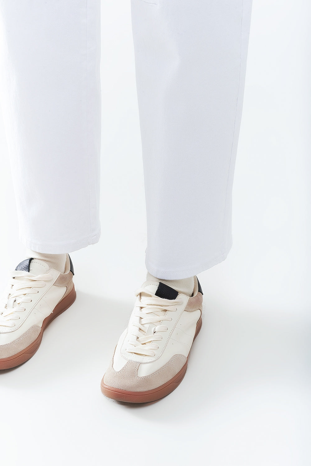 Comfortable Stretch Jeans with Barrel Leg in White