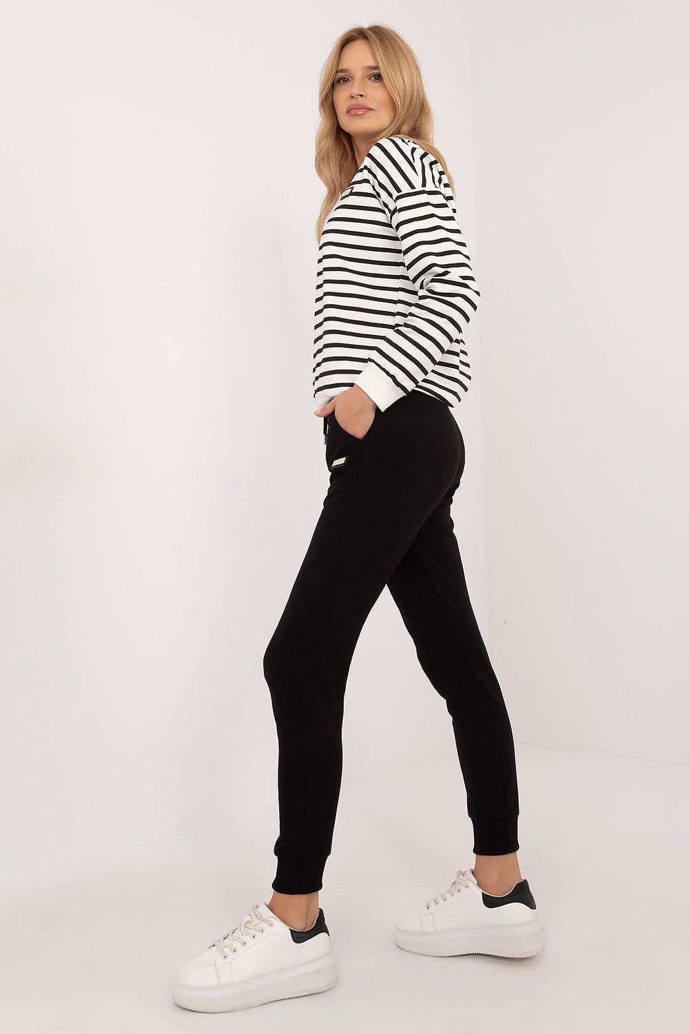 Sweatshirt & Pants Tracksuit Set