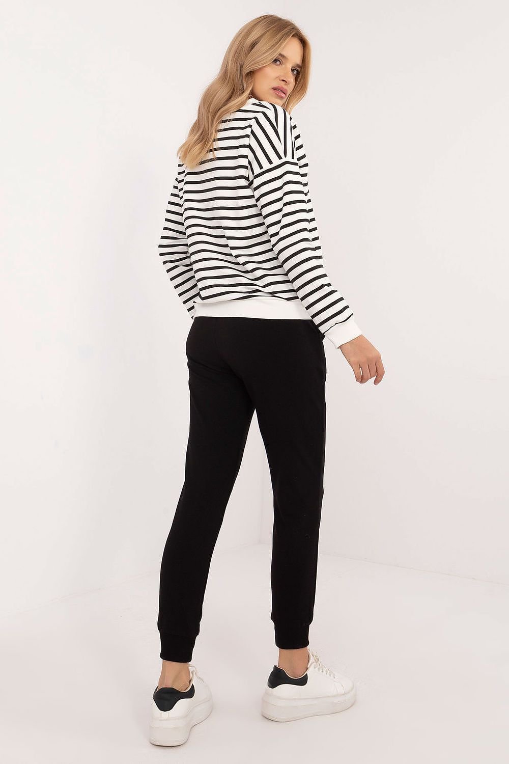 Sweatshirt & Pants Tracksuit Set