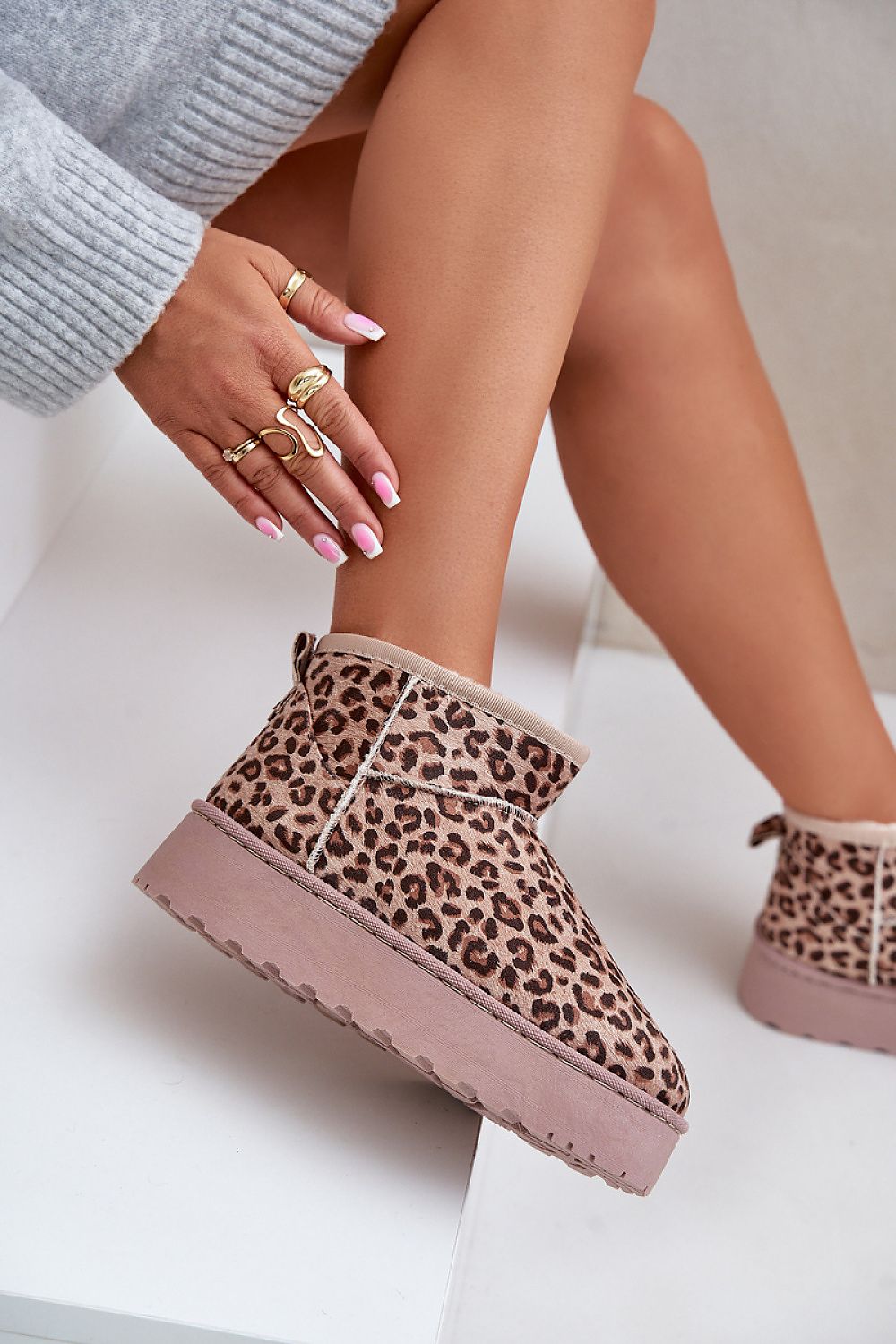 Low Upper Slip-On Snow Boots