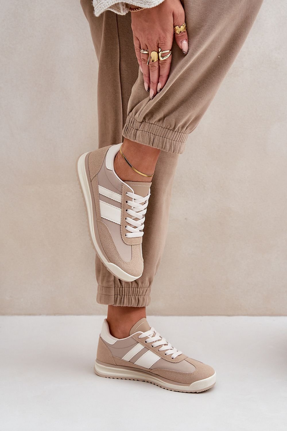 Classic Lace-Up Low Top Sneakers