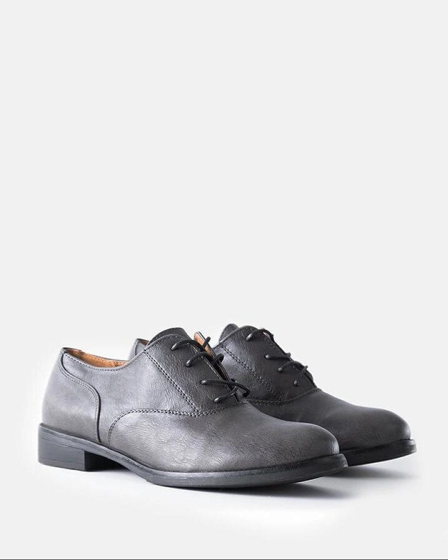  Low Shoes model 207061 Solea 